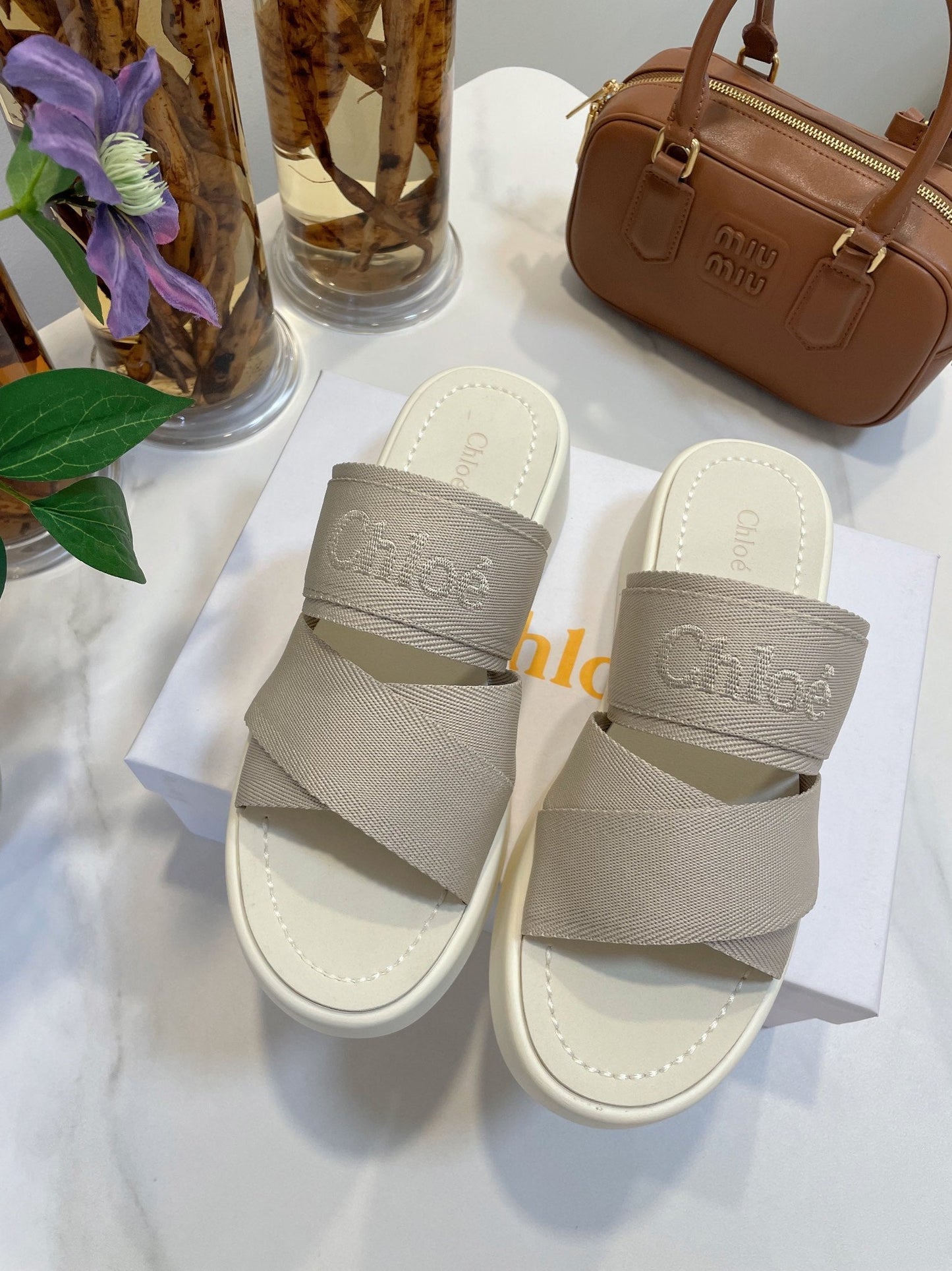 CHLOÉ WOODY WEDGE SANDALS IN DOVE GREY CANVAS WITH WHITE RUBBER SOLE