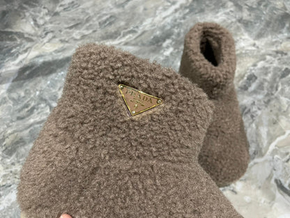 PRADA 26S ANKLE BOOTS IN DARK BROWN FUR