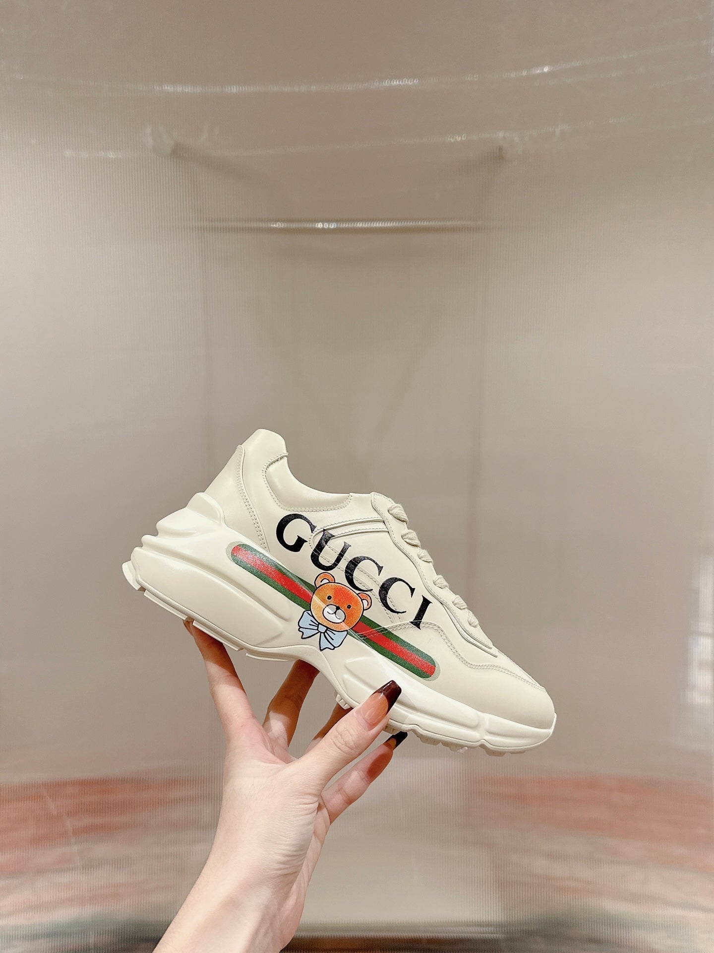 GG RHYTON TRAINER WHITE CALFSKIN WITH BEAR MOTIF