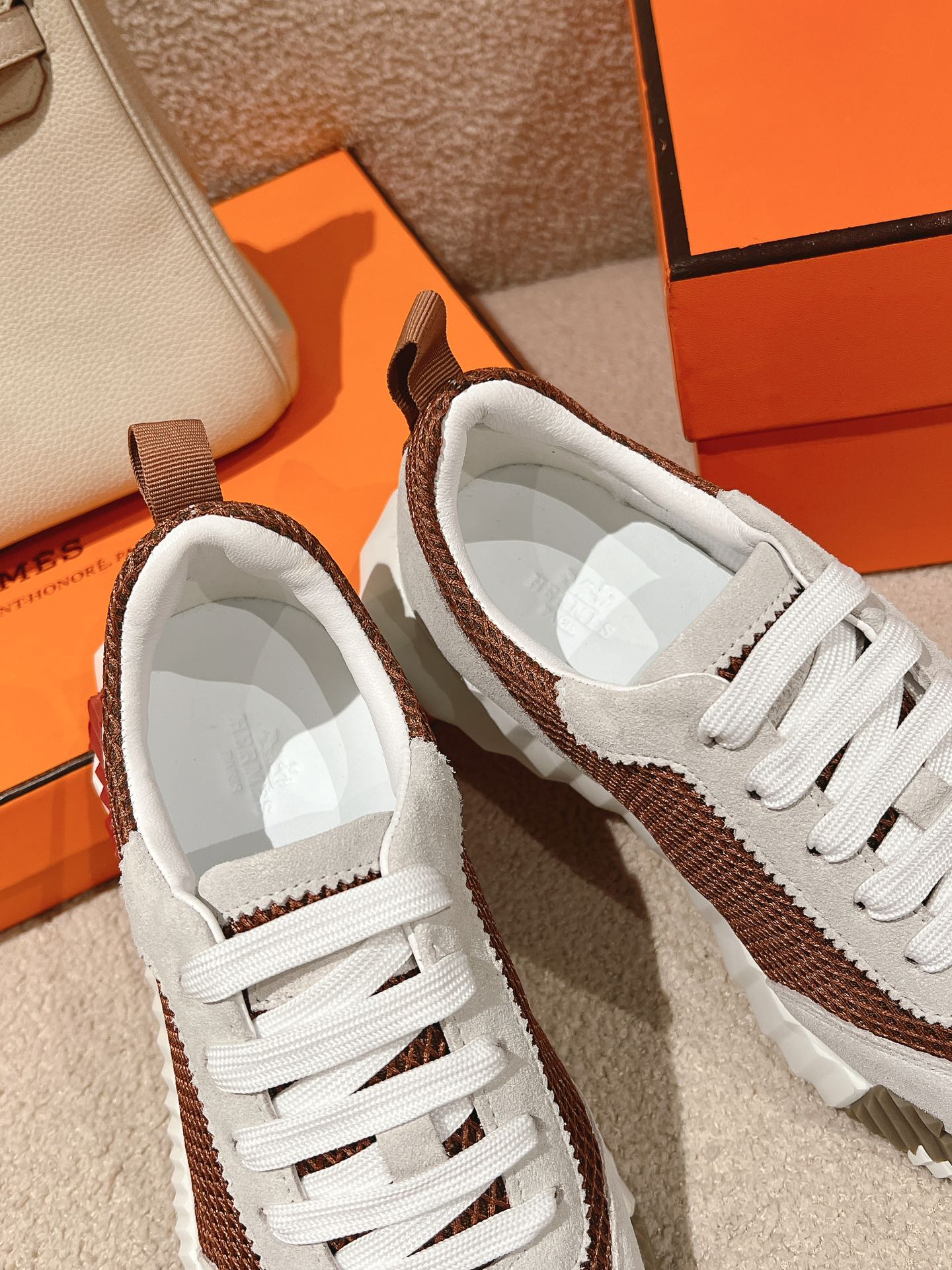 MAINLAND SNEAKER IN PALE GRAY SUEDE AND CARAMEL BROWN BREATHABLE MESH FABRIC