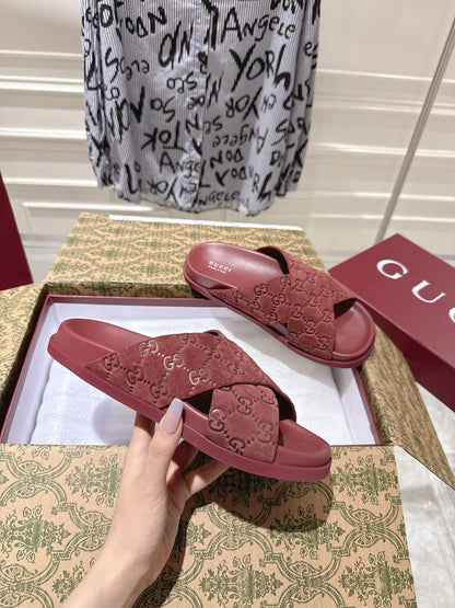GG SLIDES IN RED SUEDE WITH EMBOSSED LOGO STYLE 9