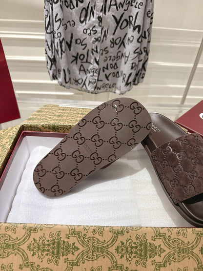 GG SLIDES IN DARK BROWN SUEDE WITH EMBOSSED LOGO STYLE 1