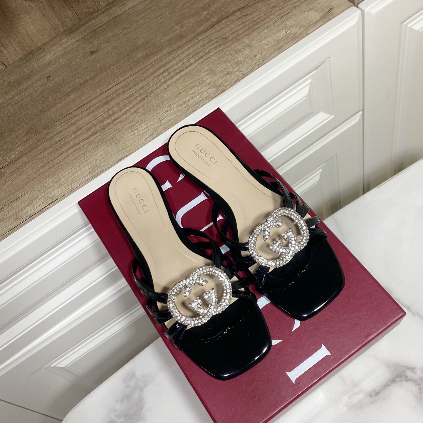 GUCCI 26S FLAT SLIDES IN BLACK CALFSKIN WITH CRYSTAL