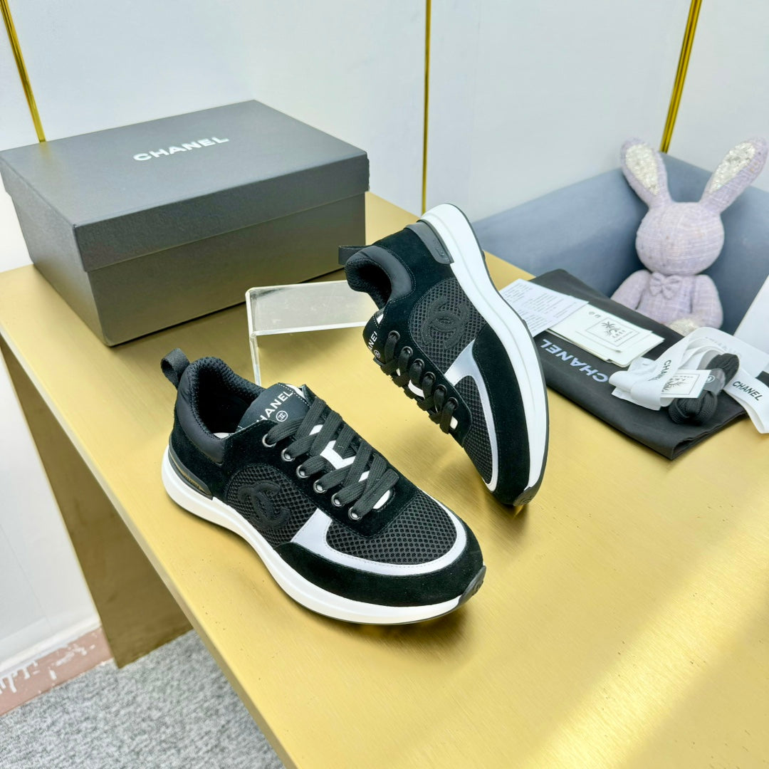 CLASSIC TRAINER IN BLACK MERCERIZED VELVET