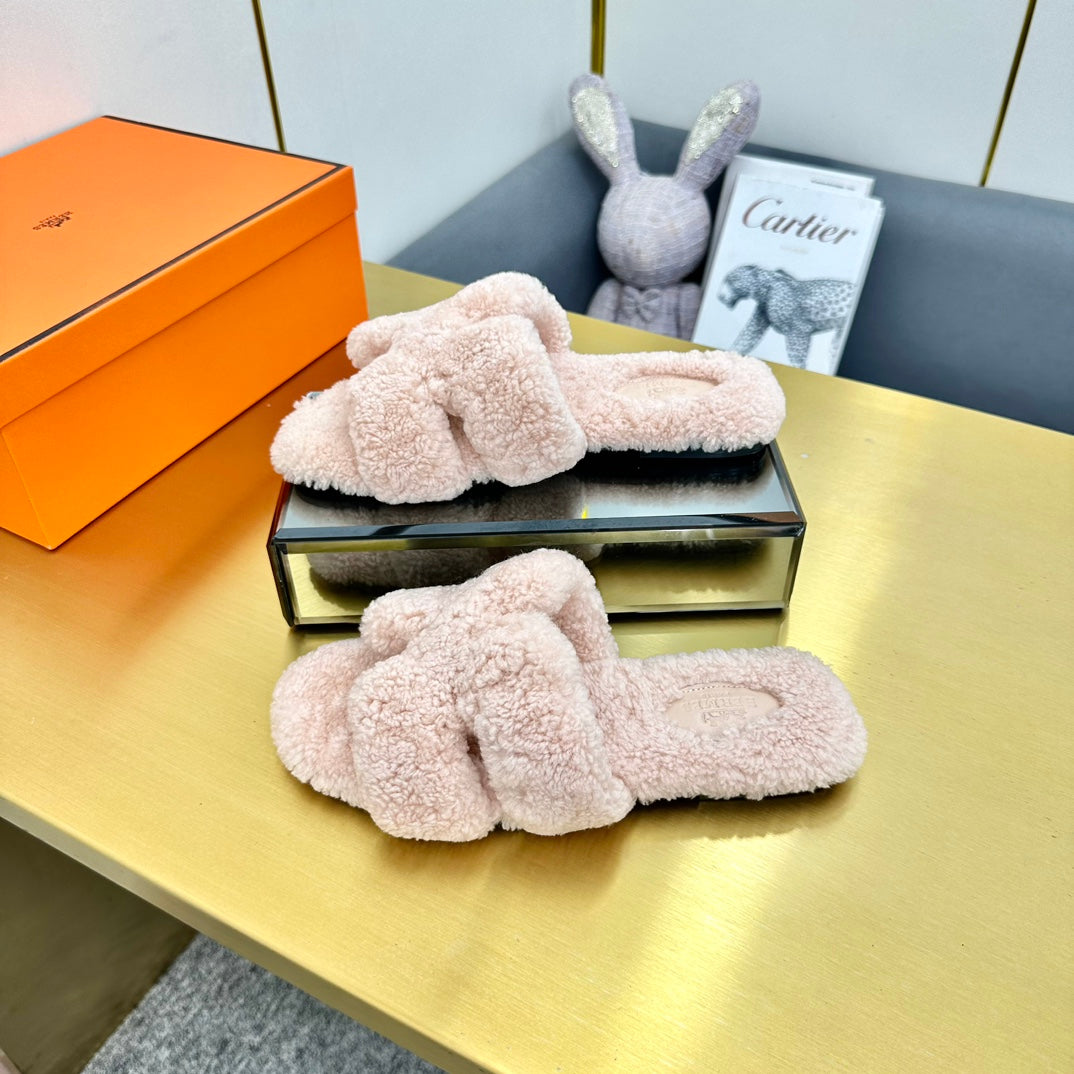 ORAN SHEARLING SANDALS LIGHT PINK