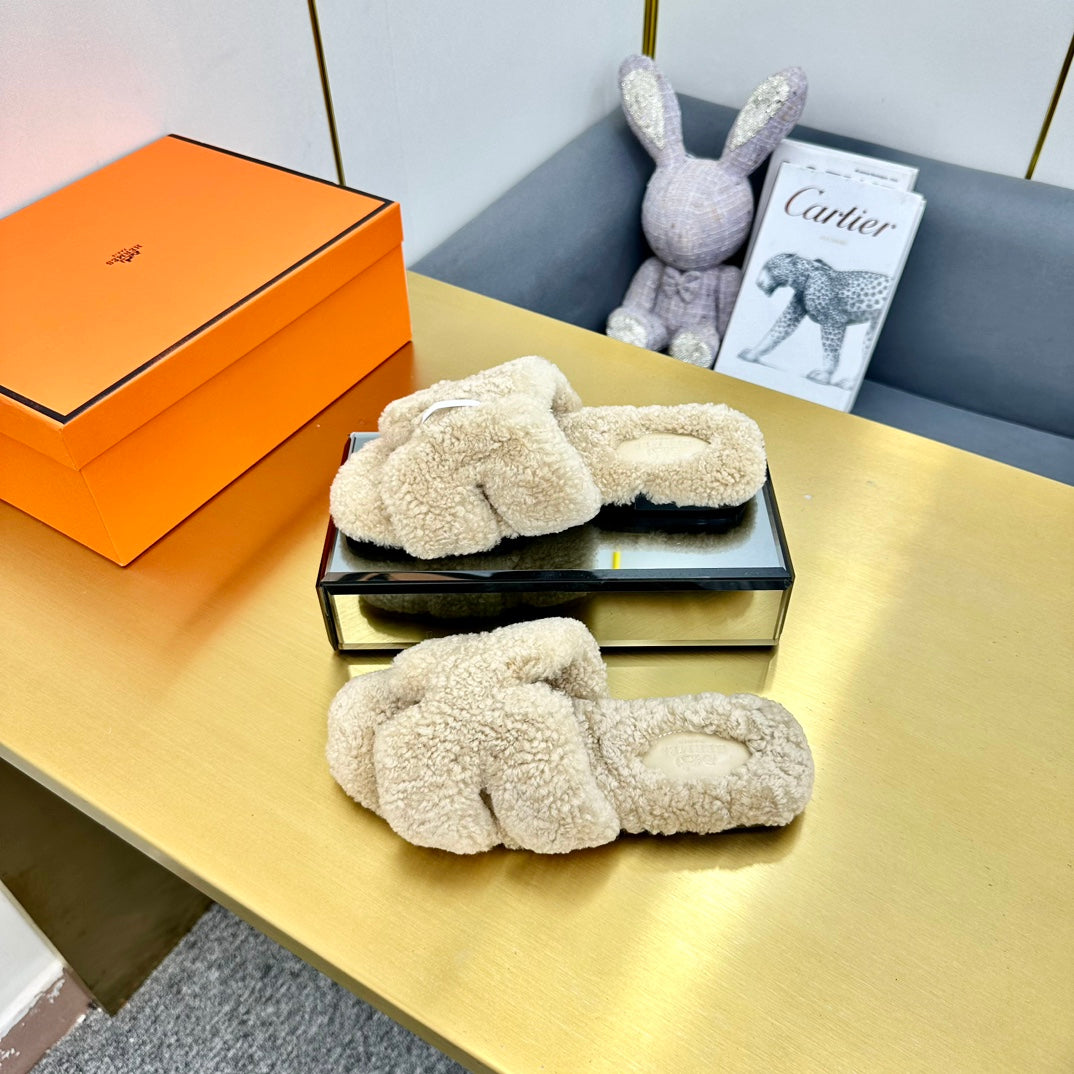 0RAN SHEARLING SANDALS ECRU TAN
