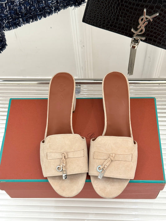 HIGH HEELS IN BEIGE SUEDE AND LAMBSKIN