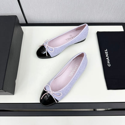 BALLET FLATS IN POWDER BLUE TWEED AND BLACK CALFSKIN