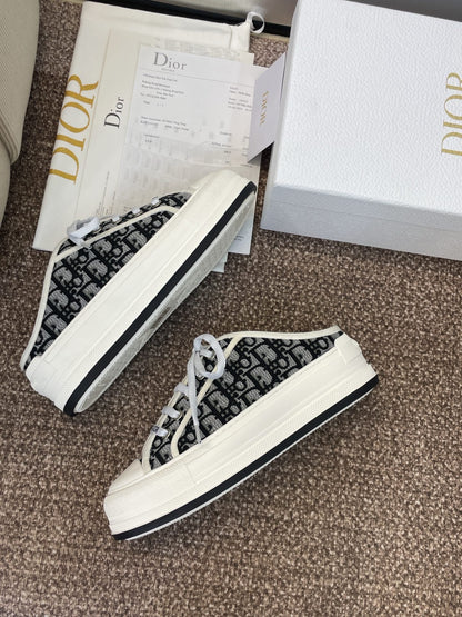 DIOR 25S WALK'N' SNEAKER IN BLACK WHITE OBLIQUE EMBROIDERED COTTON