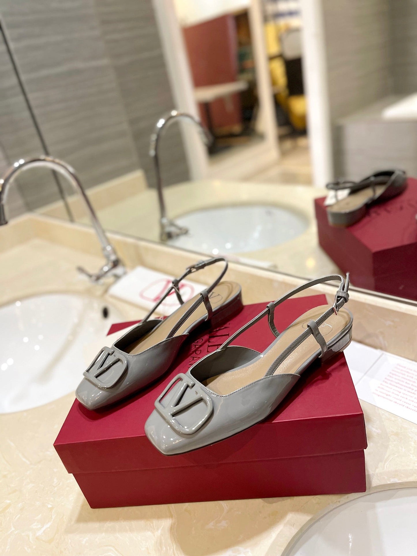 VALENTINO 26S SLINGBACK IN LIGHT GREY PATENT CALFSKIN