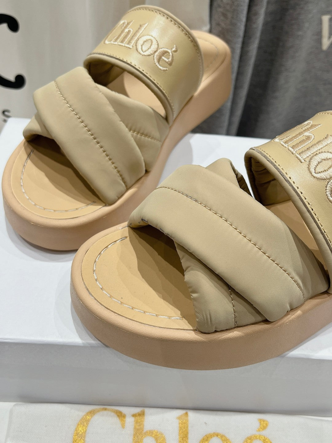 CHLOÉ MILA PLATFORM 5 CM IN OYSTER GREY NYLON WITH EMBROIDERED LOGO