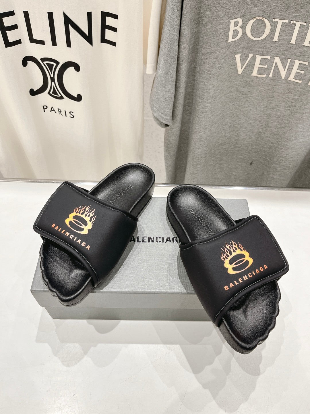 SLIDE SANDALS IN BLACK NYLON AND RUBBER YELLOW PRINT