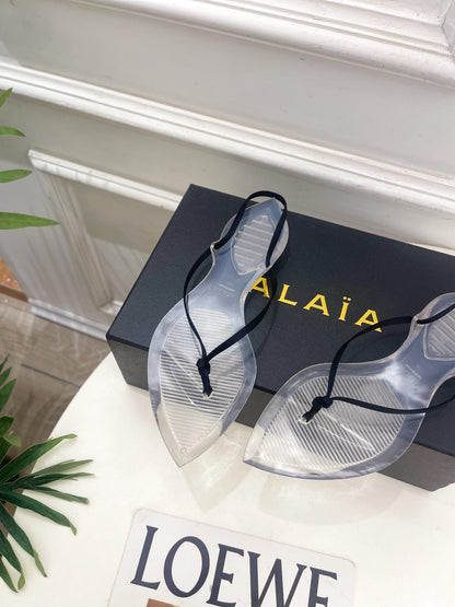 ALAIA 26S POINTED-TOE THONG SANDALS IN BLACK SATIN AND TRANSPARENT PVC
