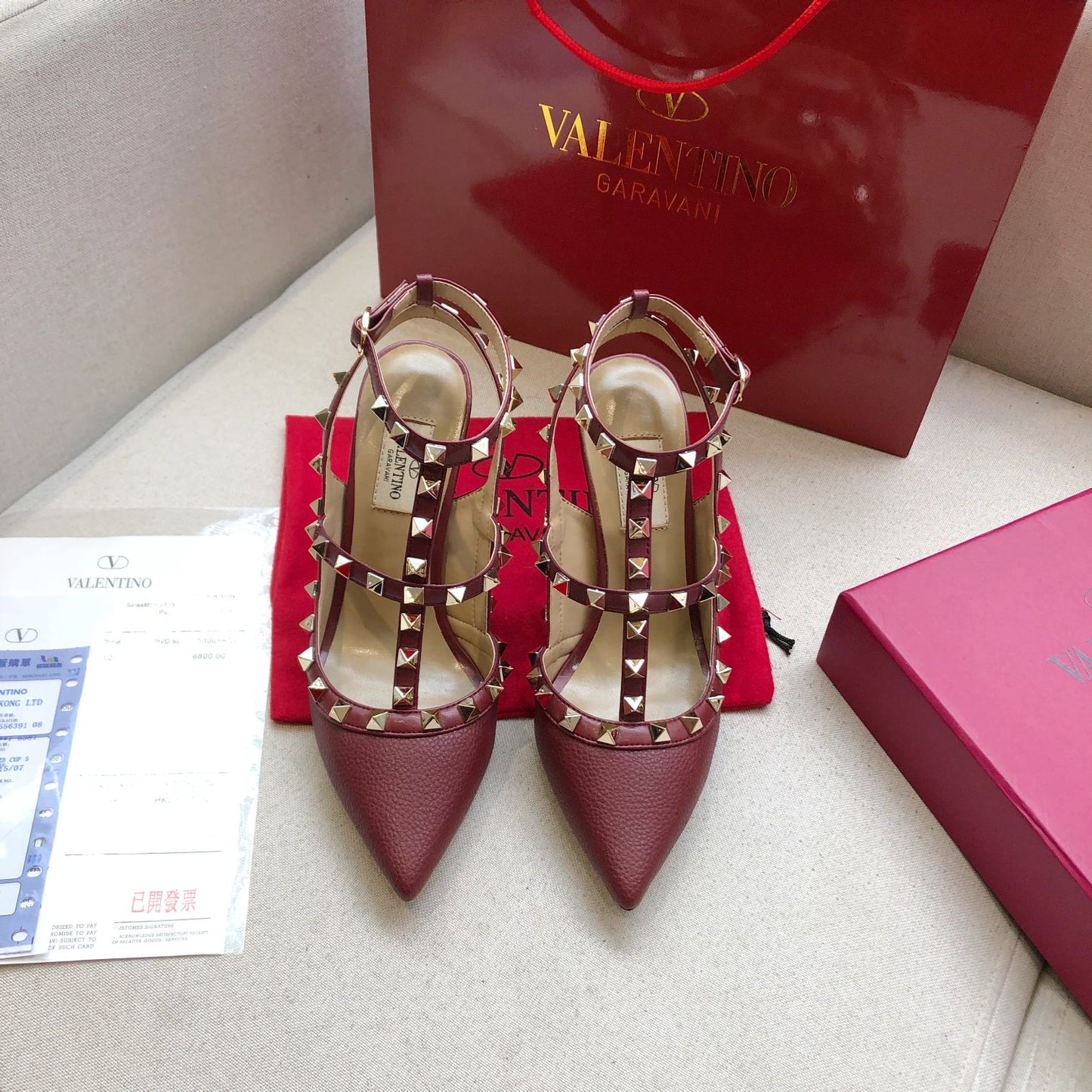 ROCKSTUD SANGRIA RED METALLIC CALFSKIN ANKLE STRAP HIGH SANDAL